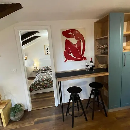 Apartment In Town Centre *