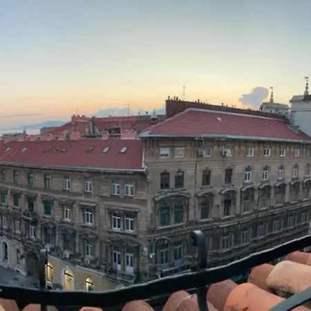 Apartment In Town Centre Rijeka