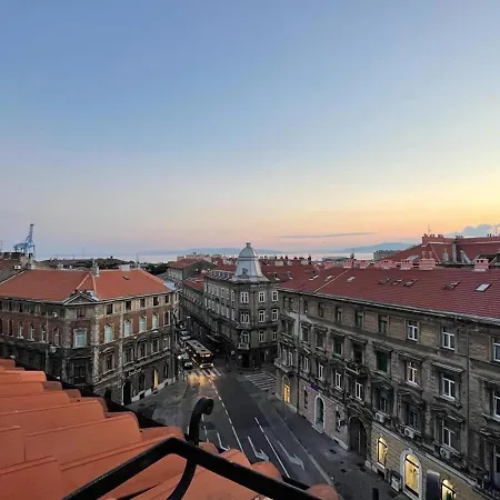 Apartment In Town Centre Rijeka